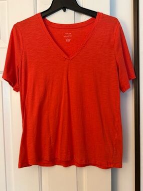 Banana Republic Women’s V-Neck Short Sleeve Malibu Tee Size Large